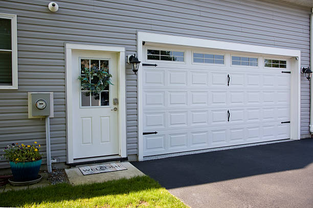 24/7 Emergency Garage Door Panel Replacement experts in New Union, TN